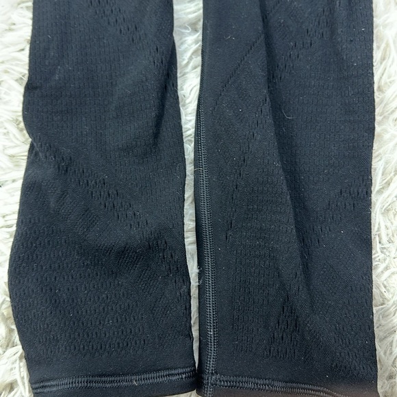 Lululemon Reveal Crop Interconnect *18" Black - Picture 2 of 5